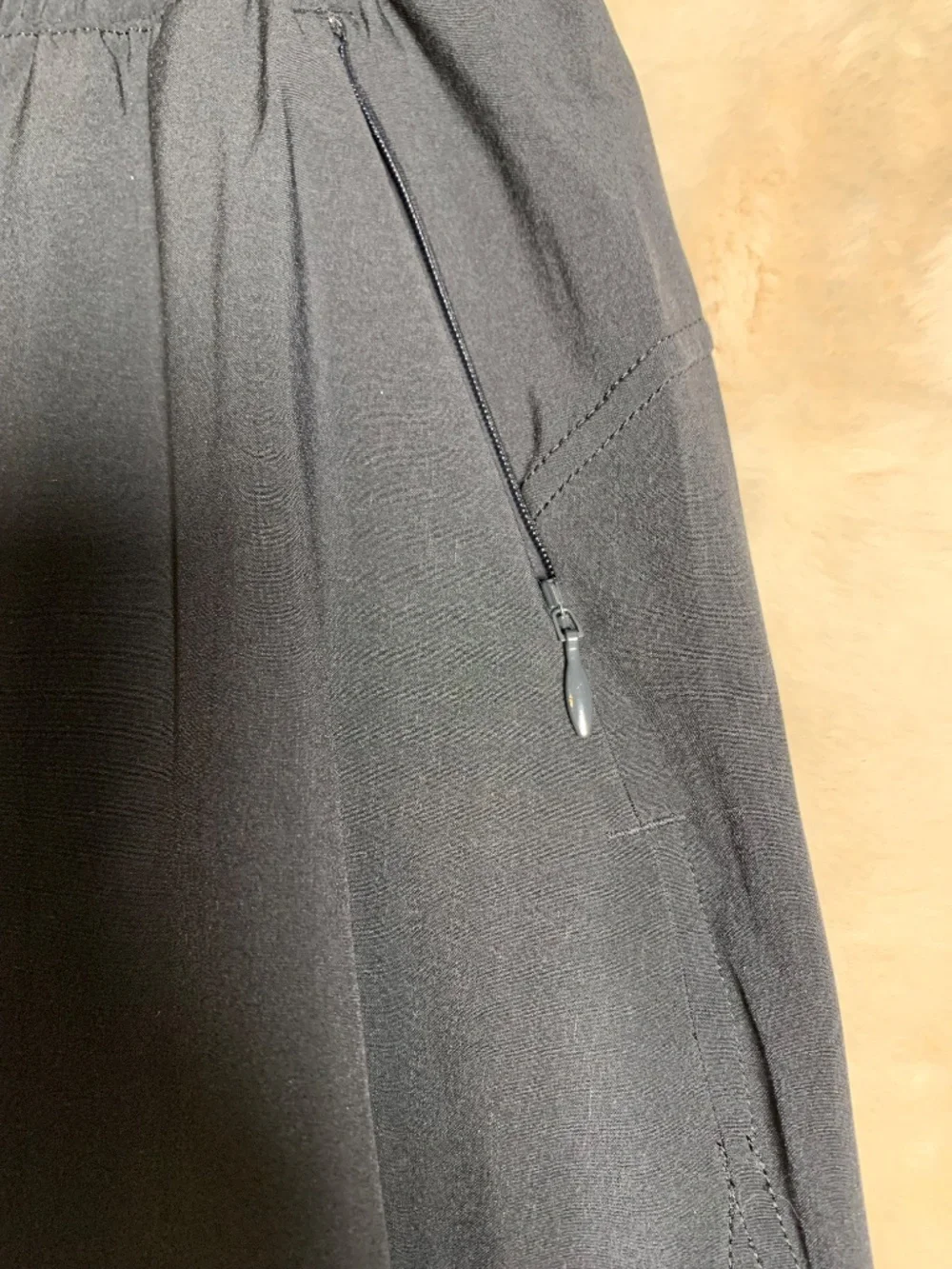 Lululemon grey athletic pant-loose fit elastic waist sz 6